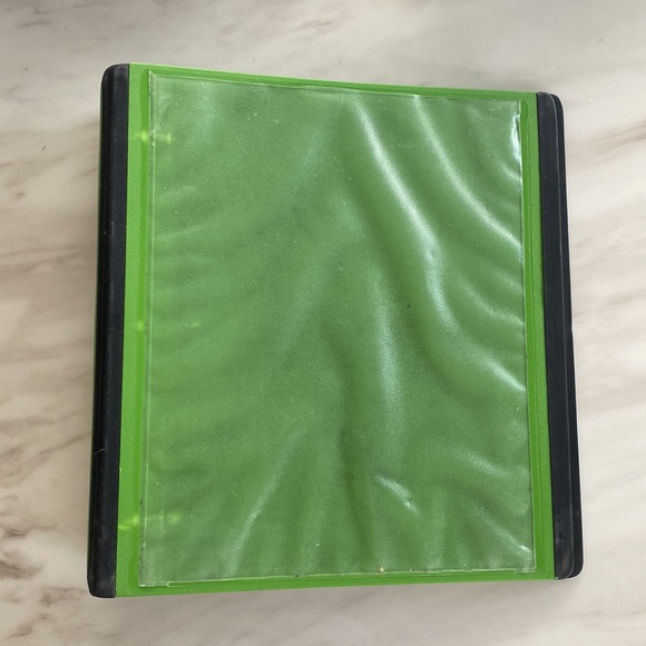 4 Staples Binders - Picture 3 of 5